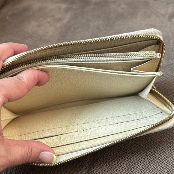 Louis Vuitton Damier Azur Wallet in Cream and Gray - Picture 10 of 14
